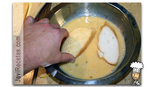 Como hacer torrijas de pan paso 3