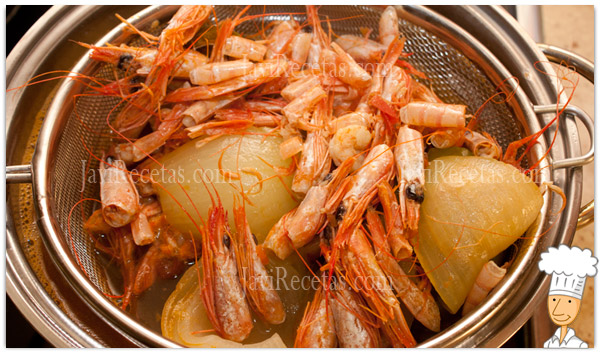 Filtrar el caldo de Gambas