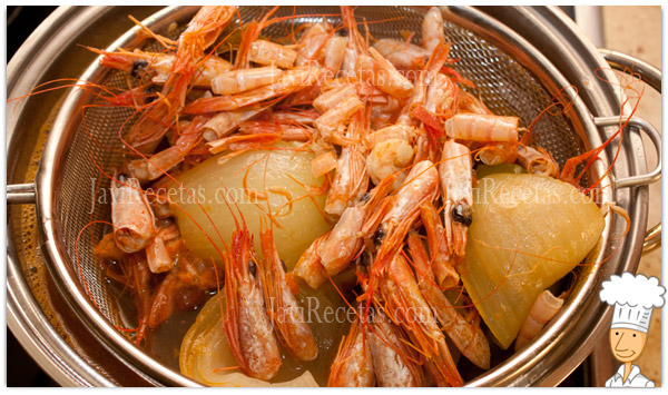 Filtrar el caldo de Gambas