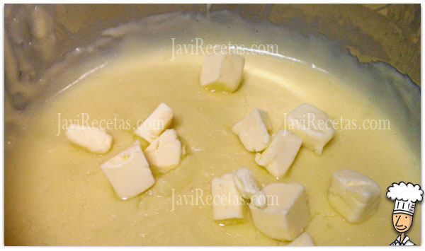 Añadir mantequilla a la crema pastelera