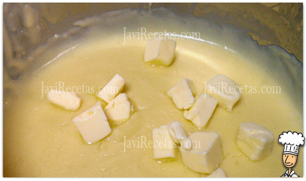 Añadir mantequilla a la crema pastelera