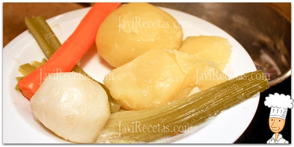 Puchero, el cocido andaluz tradicional con pringá: la receta casera de la  abuela