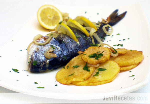 Dorada al horno con verduras