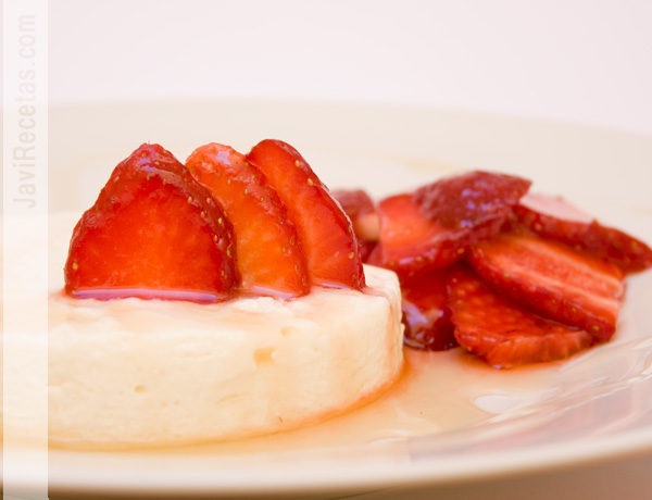 Mousse de Té Blanco con Fresas