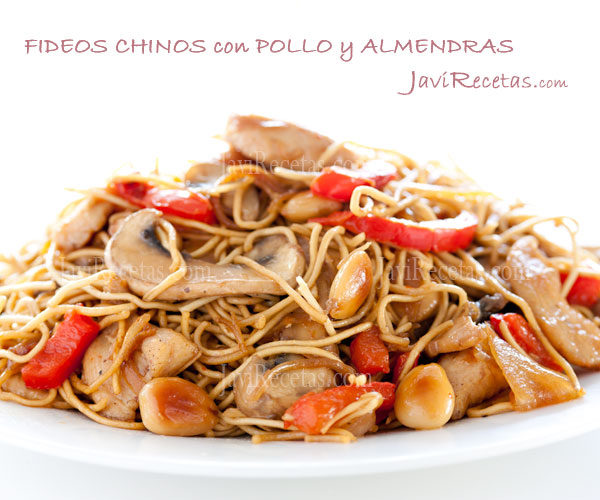 Fideos Chinos con Pollo y Almendras