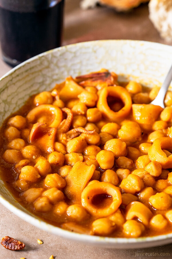 Garbanzos con Calamares