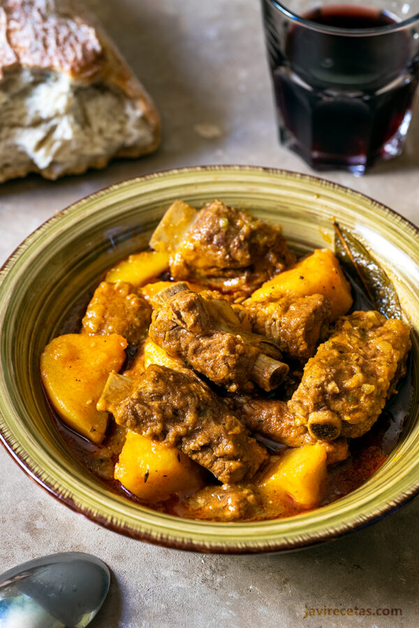 Patatas con Costillas Adobadas – Guiso Tradicional